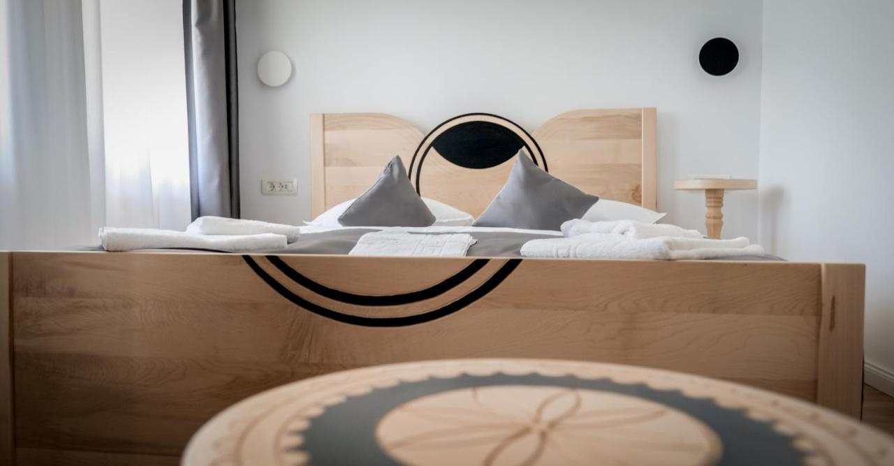 Bed and Breakfast Conacul Olarilor Baia de Fier Exterior foto