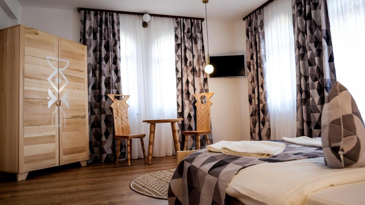 Bed and Breakfast Conacul Olarilor Baia de Fier Exterior foto