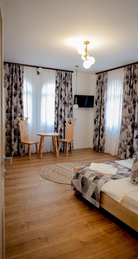 Bed and Breakfast Conacul Olarilor Baia de Fier Exterior foto