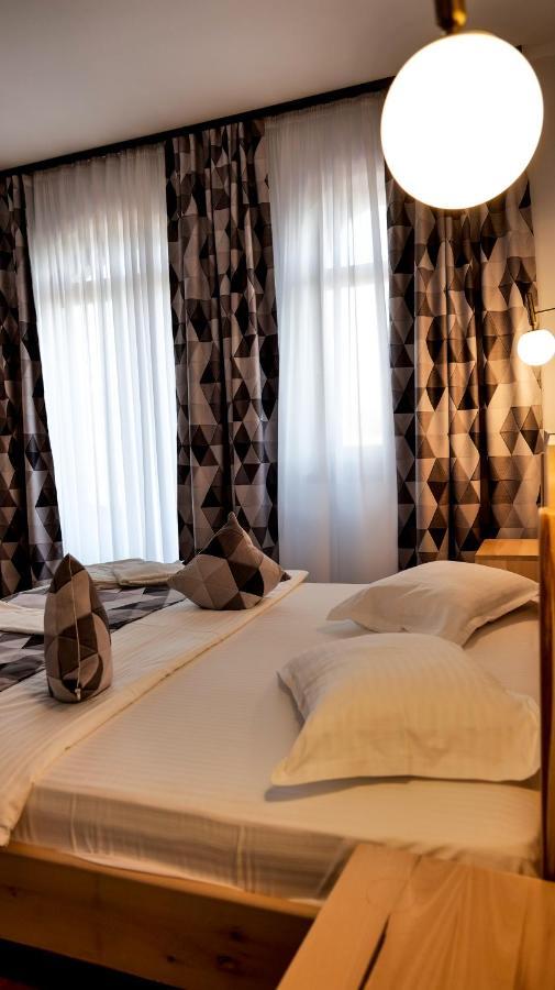 Bed and Breakfast Conacul Olarilor Baia de Fier Exterior foto